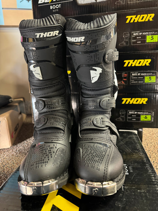 Size 5 Youth Thor Blitz Boot